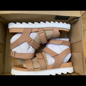 Sorel Roaming multystrap sandals 7.5